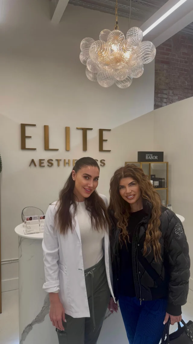 In the chair with NJ queen @teresagiudice 👑🙌 

We’ve been working closely with Teresa over the past 2 months on enhancing her natural beauty and balancing her face with a combination of Botox, Filler and @sculptrausa treatments! Teresa expressed how she wanted to make sure she looked and felt like her true self, just elevated… Our favorite aesthetic goal to acheive 😍

#nycmedspa #facialbalancing #sculptra #botox #facialtreatment #teresagiudice #rhonj